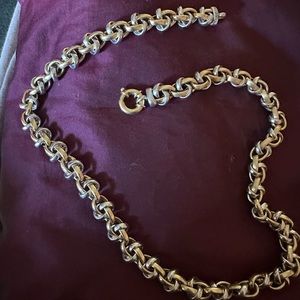 Beautiful salad, 18 carat gold, yellow white chain in mint condition
